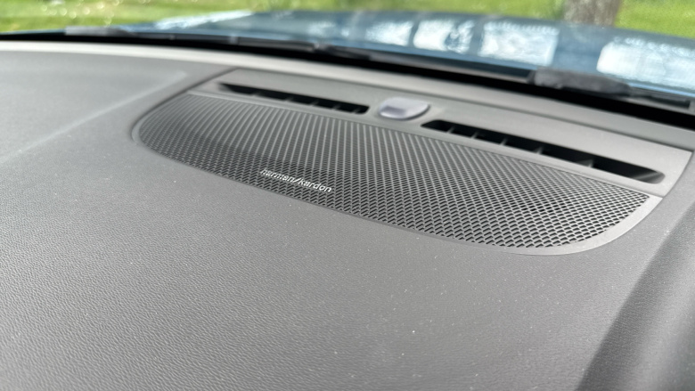 Volvo XC40 2.0 B3P Ultra Dark 5dr Auto Petrol Estate